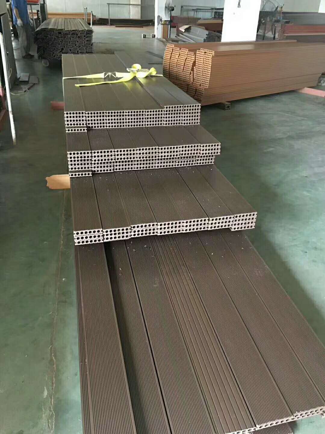 枣庄木塑制品生产车间照片
